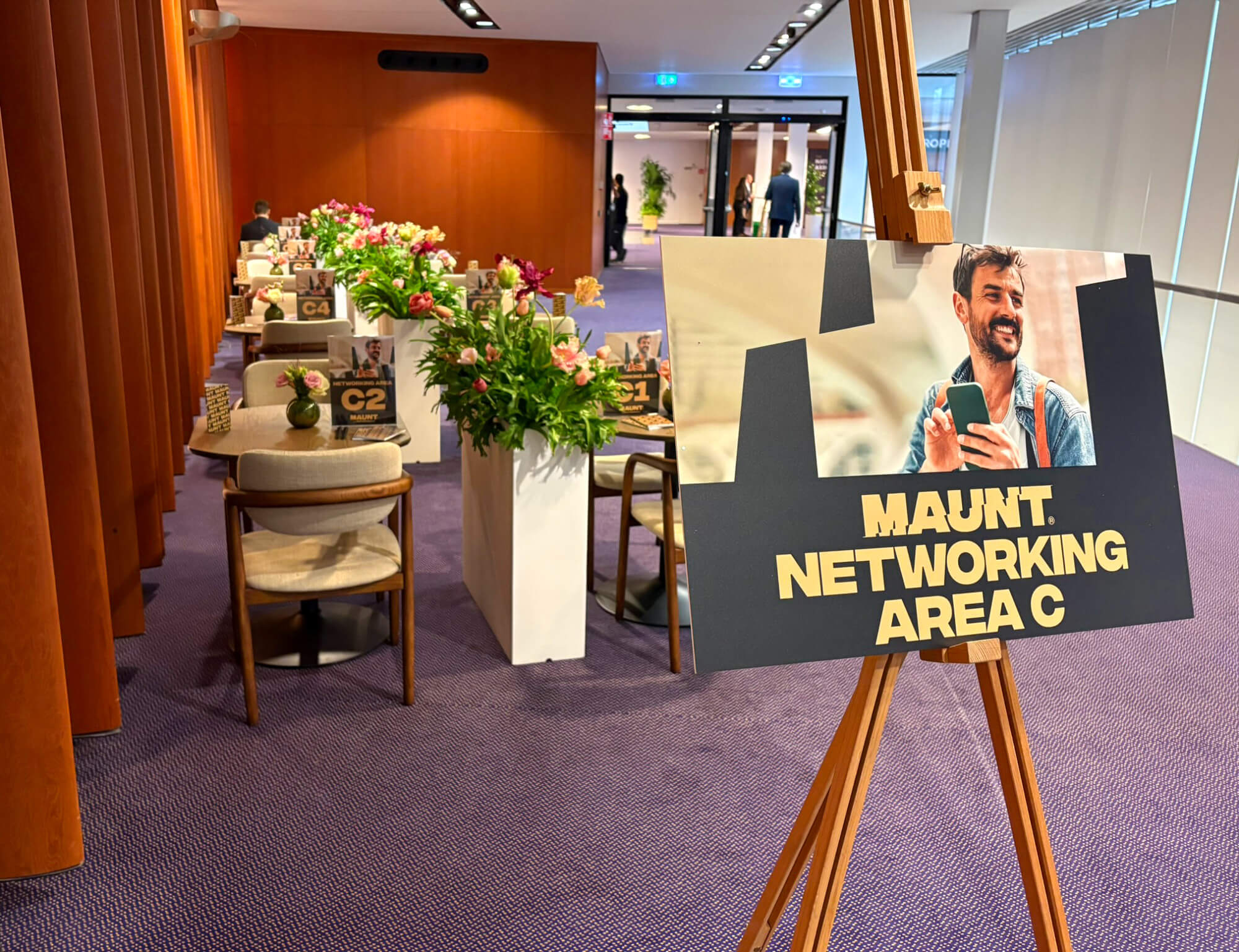 mauntnetworkingareafoto.jpg